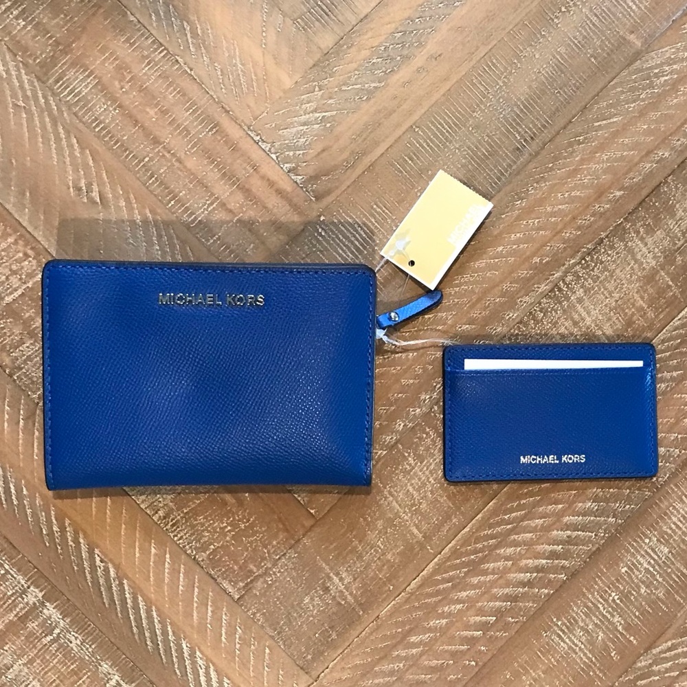Michael Kors Carry All Wallet
